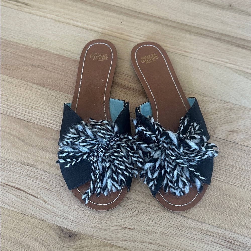 Frances Valentine Trez Nylon Black White Fringed Yarn Slides Sandals Size 7.5